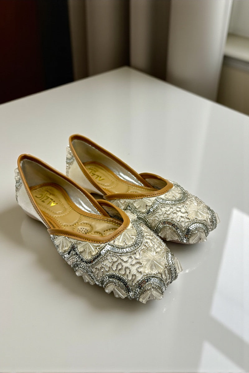 Aarohi Ivory Bridal Jutti